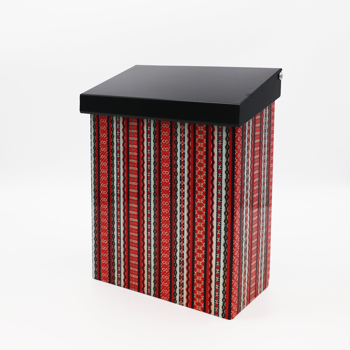 Brevlåda Tina med dalainspirerat mönster, röd.