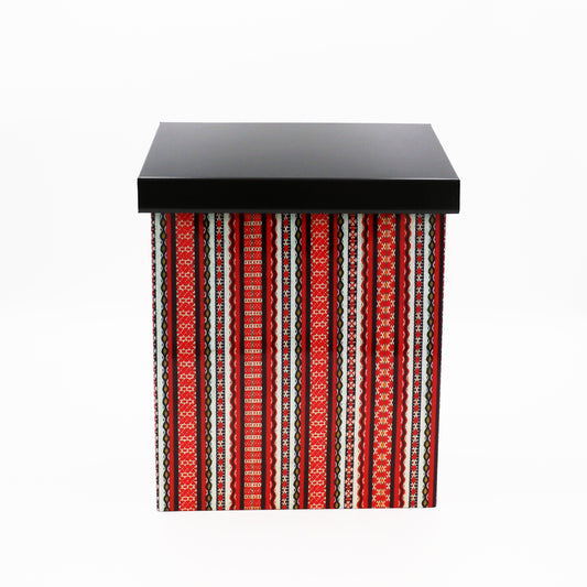 Brevlåda Tina med dalainspirerat mönster, röd.