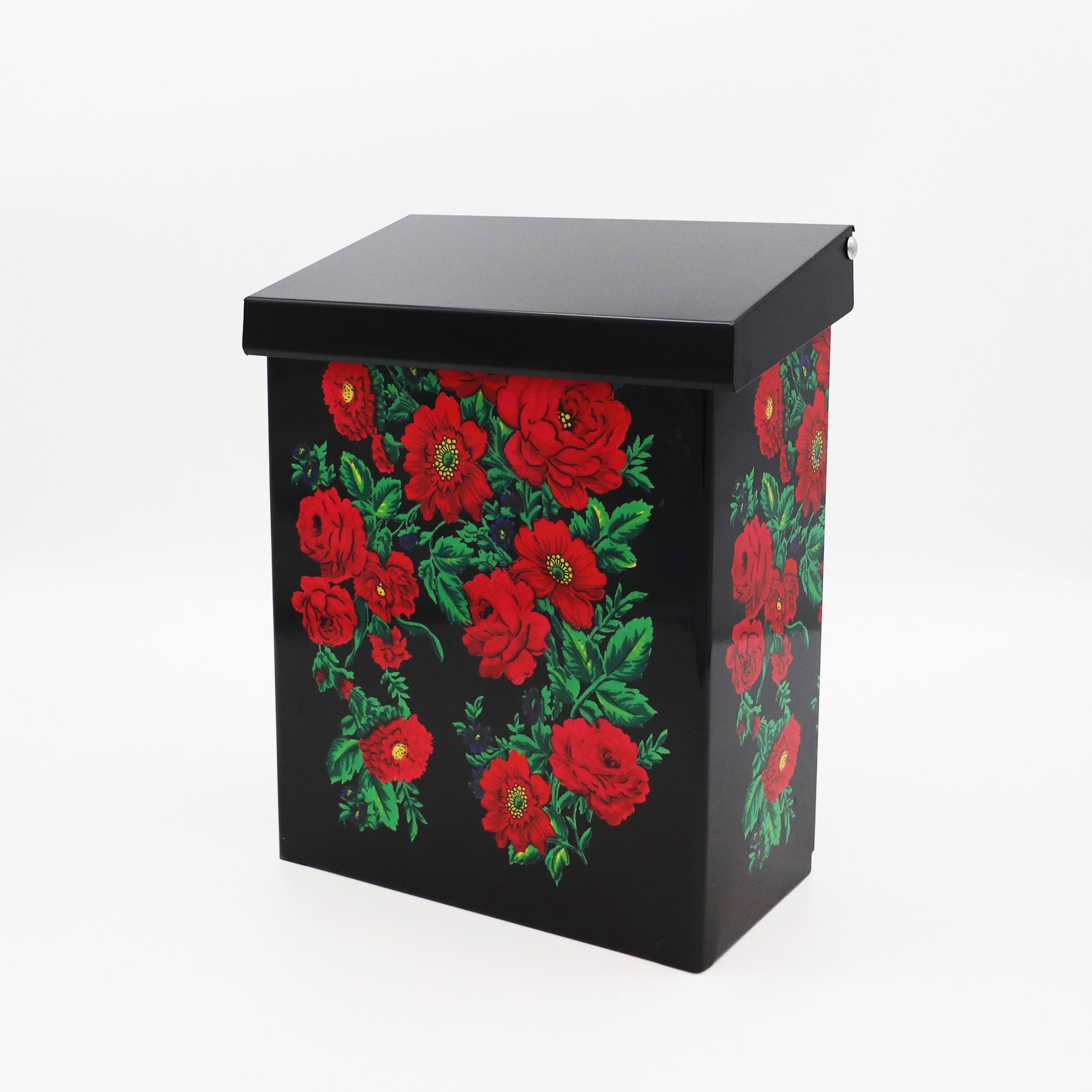 Brevlåda svart med dalainspirerat Ros-mönster.