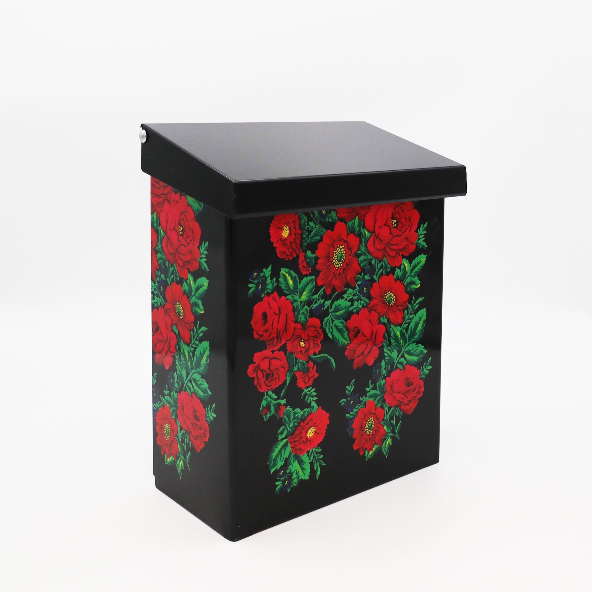 Brevlåda svart med dalainspirerat Ros-mönster.