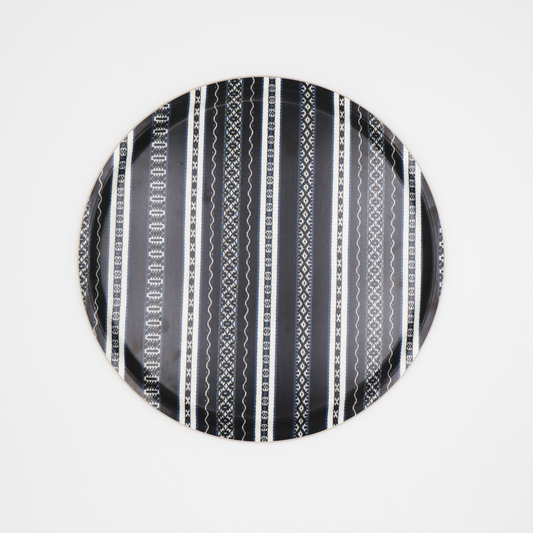 Bricka Maggan med dalainspirerat mönster.