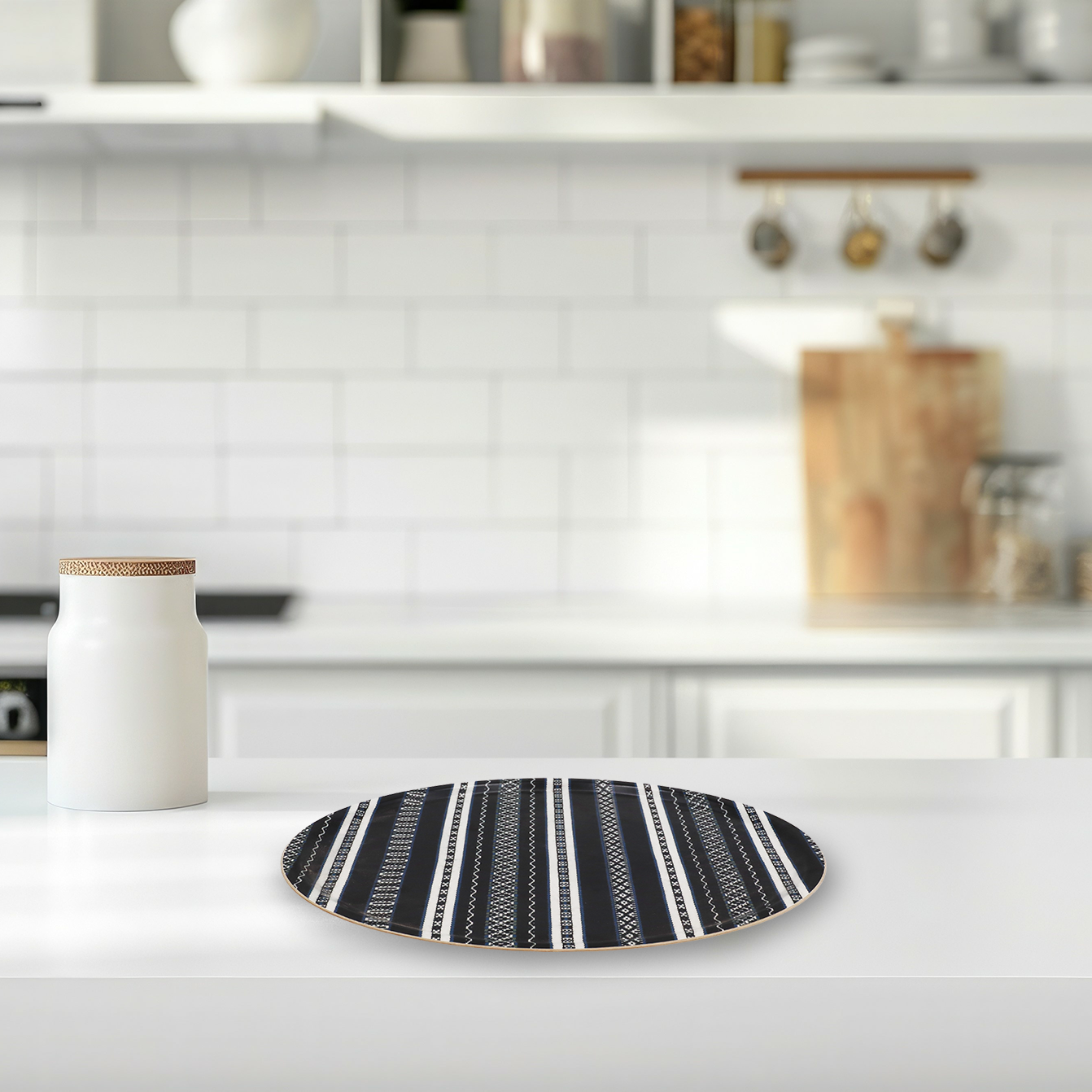 Bricka Maggan med dalainspirerat mönster.